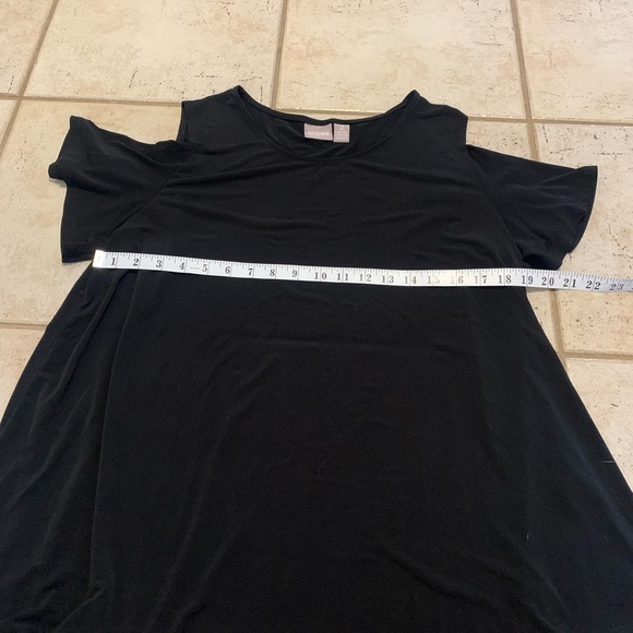 Chico's Black Cold Shoulder Top - Size 2 - Picture 3 of 8